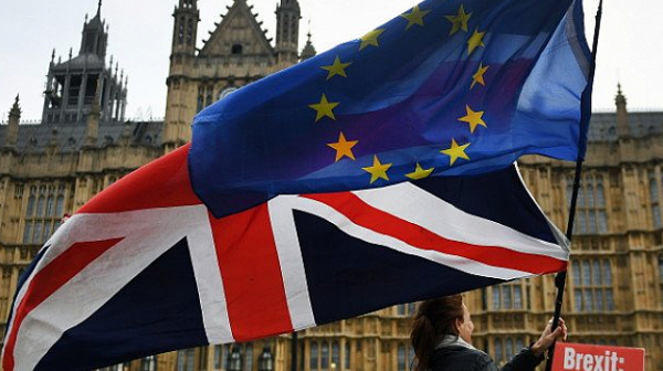 Опозиционните партии във Великобритания обединени, искат Brexit със сделка