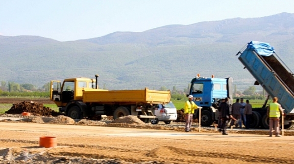 Македония гради магистрала до границата ни