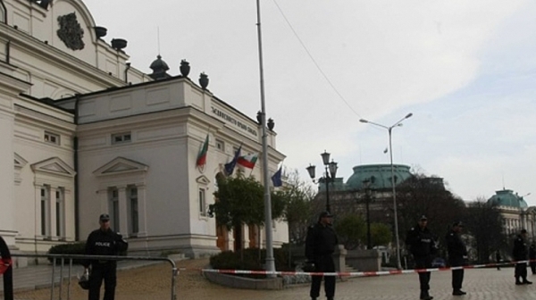 Граждани зоват пред НС да се промени политическия модел