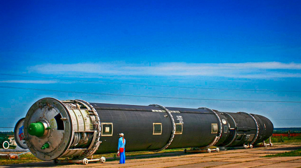 Русия изстреля пробно балистични ракети от две ядрени подводници