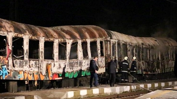 Компенсират пътниците от изгорелия влак за Бургас с безплатни билети