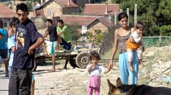 Британски вестник: Германия си присвоява милиарди, предназначени за циганите в България