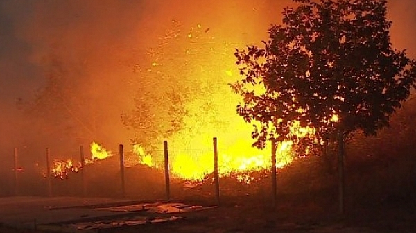 Голям пожар до ТЕЦ ”Север” край Пловдив