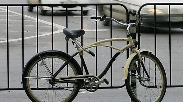 Шофьор блъсна велосипедистка на входа на Борисовата градина