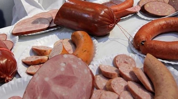Учени предупреждават, че колбасите крият риск от рак