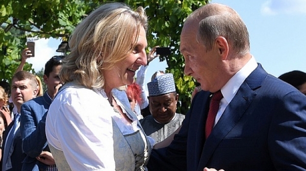Путин направил 3 сватбени подаръка на австрийската външна министърка