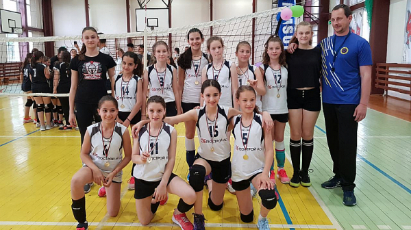 Момичетата от „Звезди 94“ са новите шампионки по волейбол на София