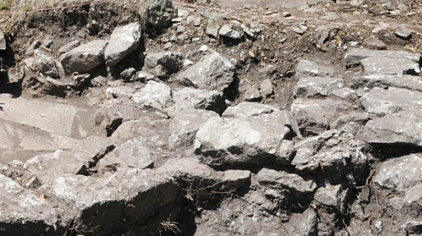 Археолози разкриха гроб на 7 600 години в Слатина