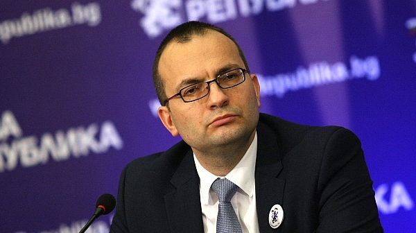 Нова република съди Горанов заради активите на КТБ