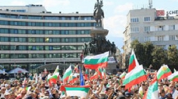 Протест на българи от чужбина иска оставката на правителството