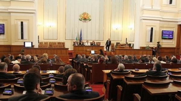 Парламентът събра кворум от втори опит