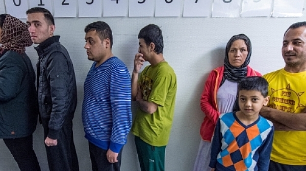 Германия ограничи събирането на семействата на бежанците