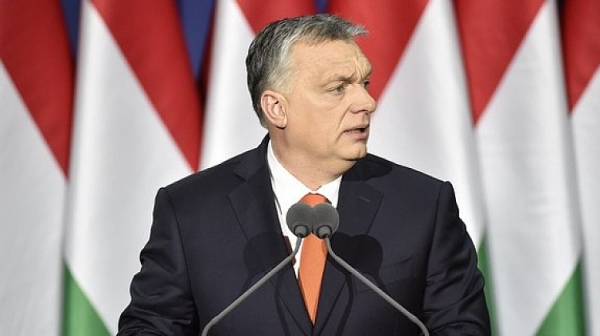 Унгарците пак поискаха оставката на Орбан на многолюден протест