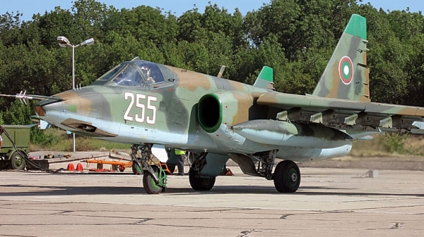 Фрогоко: Нов шамар за пилотите - Каракачанов приземи щурмуваците Су-25 на българските ВВС