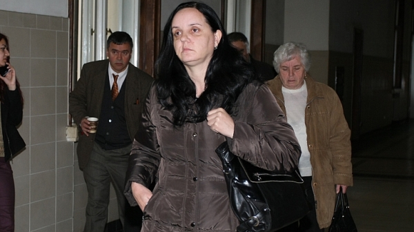 Акушерката Ковачева удряла бебето Никол с юмруци и бутилка