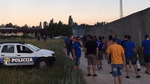 Бой между феновете на черногорския ”Сутйеска” и на ”Левски”, има ранени