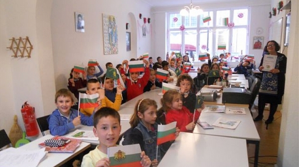 Българските училища в Украйна остават без учители