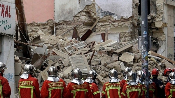 Две сгради рухнаха в Марсилия, има ранени