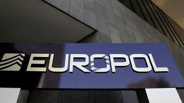 Eвропол разби кибер банда, източила 100 милиона долара