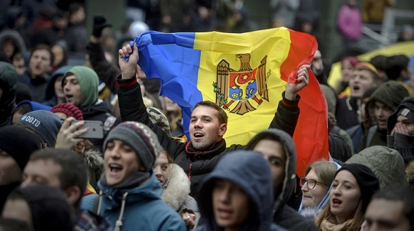 Хиляди молдовци поискаха обединение с Румъния