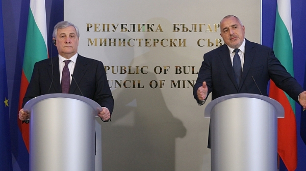 Срещата Борисов-Таяни протече формално-с хвалби и ръкостискане