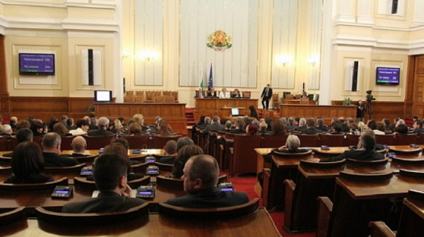 Депутатите отложиха гласуването на партийната субсидия