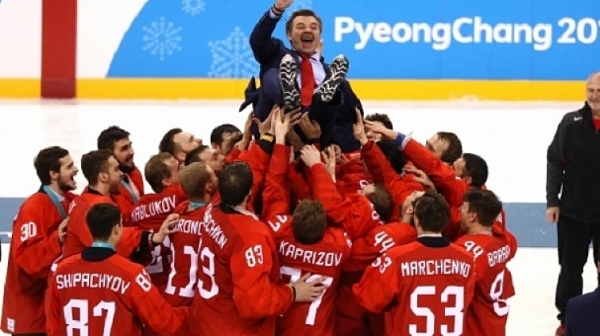 Руските хокеисти пяха химна акапелно, докато звучеше този на Олимпиадата