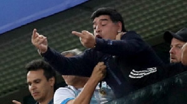 Изписаха Марадона от болница след инфарктната победа на Аржентина над Нигерия