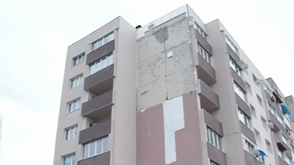 Вятърът отнесе топлоизолацията на блок в София, саниран пред 2 години