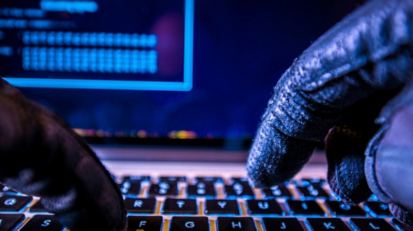 НАП: Не се налага да сменяте документите си след хакерската атака