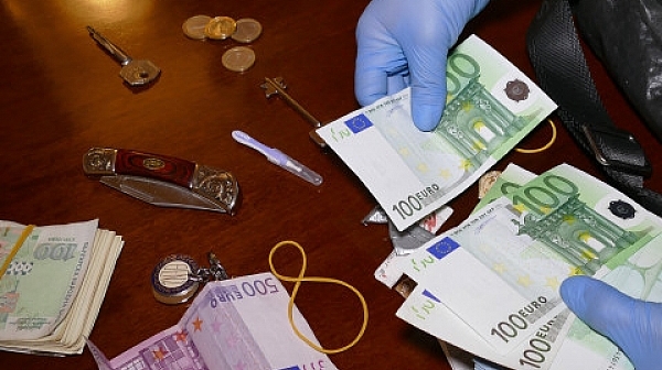 Арестуваха българи и испанци за трафик на фалшиви евро в ЕС