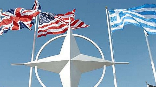 НАТО подписа протокола за присъединяване на Македония