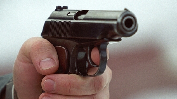 Мъж вади пистолет заради забележка за опасно шофиране в София