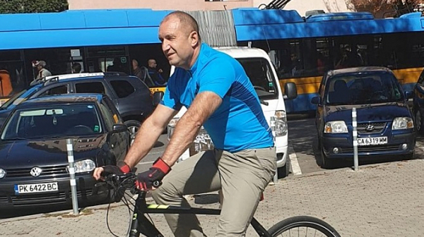 Президент на колело радва столичани