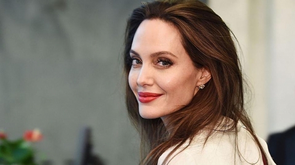 Тайнствен арабски милиардер ще се жени за Анджелина Джоли
