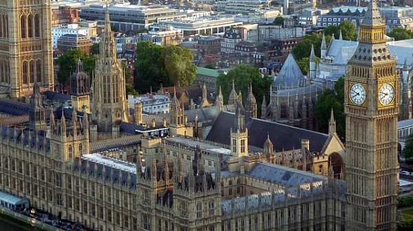 Евакуираха британския парламент заради опасност от пожар
