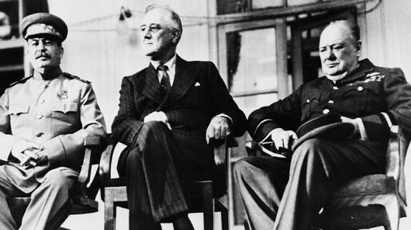 На този ден преди 75 години Сталин, Рузвелт и Чърчил си разделиха Европа в Техеран