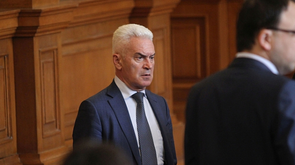 Сидеров: Каракачанов да подаде оставка, за да оцелее правителството