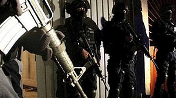 Трима бандити обраха 29 мексикански полицаи