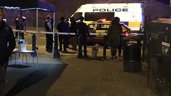 Мъж нападна с нож трима души в лондонското метро