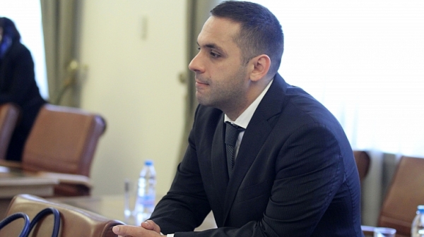 Фрогоко: Министър Караниколов чудо в Правото - завършил на 21 г.