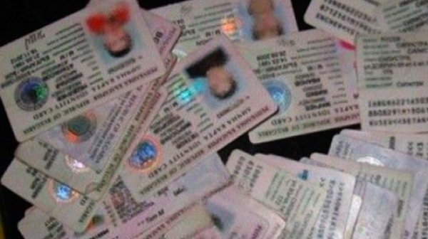 Личните карти на гражданите в ЕС задължително с чип и отпечатък