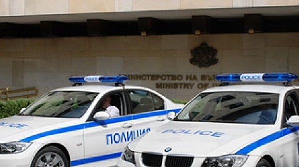 Цигани потрошиха полицейски патрулки в Ботевград