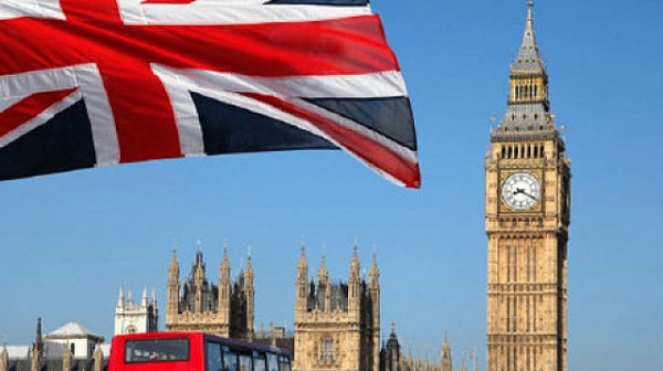 Великобритания протестира срещу спирането на работата на парламента