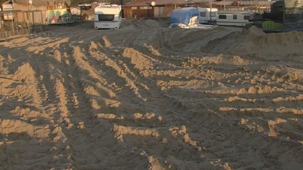Ангелкова предлага да се строи върху дюни, но за палатки - зверски глоби