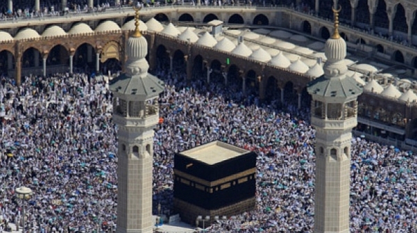 2 милиона поклонници се стекоха край град Мека