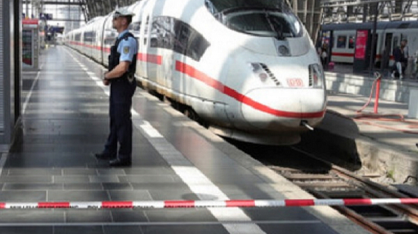 Дете загина, бутнато пред влак на гара във Франкфурт