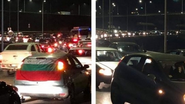 Протестиращи блокираха магистрала „Люлин“ при Даскалово