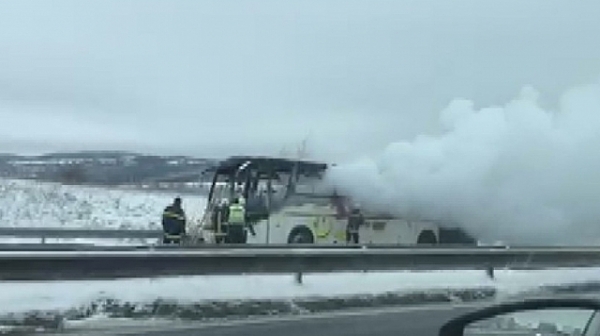 Изгоря автобус на магистрала ”Тракия”