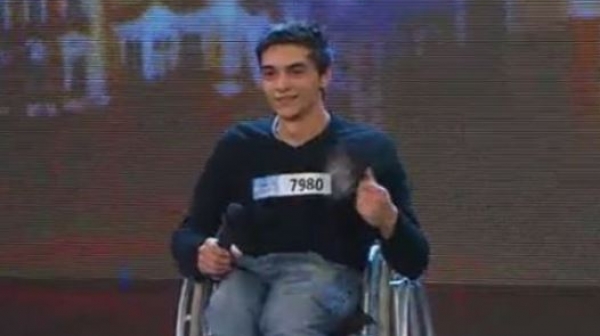 Младеж в инвалидна количка качи Шипка